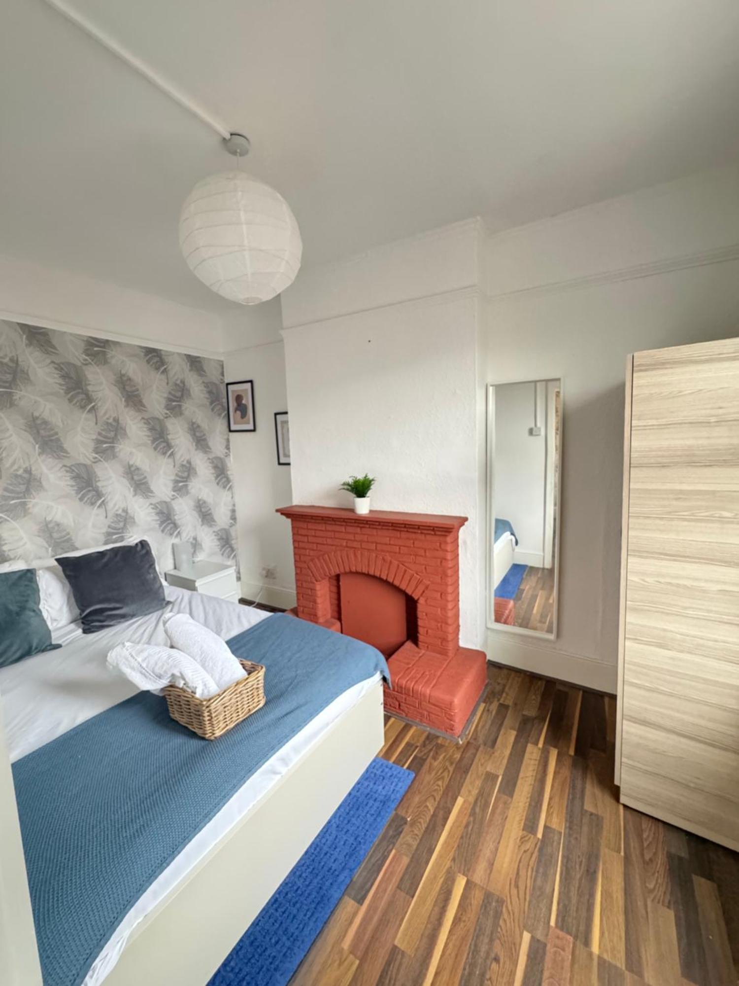 2 Bed Apt Sofa Bed Up To 6 London Eksteriør bilde