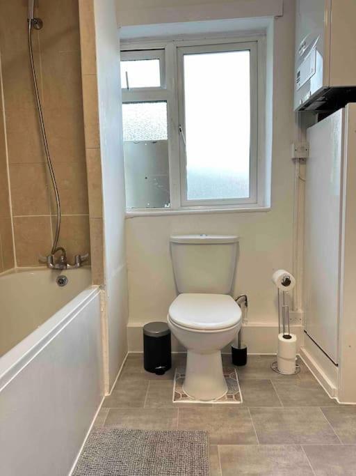 2 Bed Apt Sofa Bed Up To 6 London Eksteriør bilde