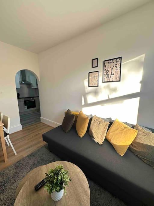 2 Bed Apt Sofa Bed Up To 6 London Eksteriør bilde