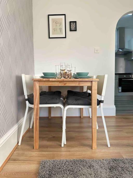 2 Bed Apt Sofa Bed Up To 6 London Eksteriør bilde