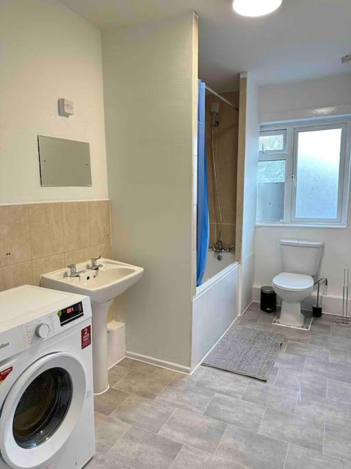 2 Bed Apt Sofa Bed Up To 6 London Eksteriør bilde