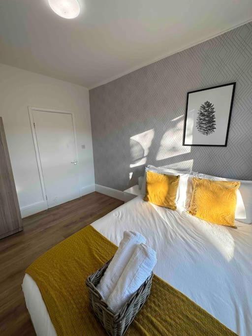 2 Bed Apt Sofa Bed Up To 6 London Eksteriør bilde