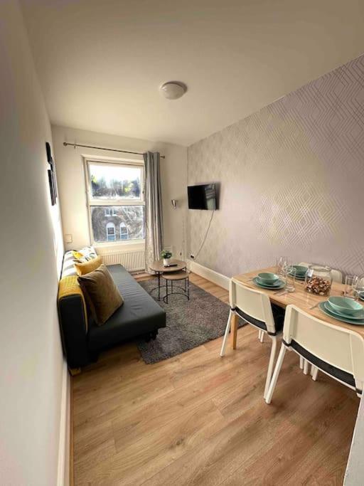 2 Bed Apt Sofa Bed Up To 6 London Eksteriør bilde