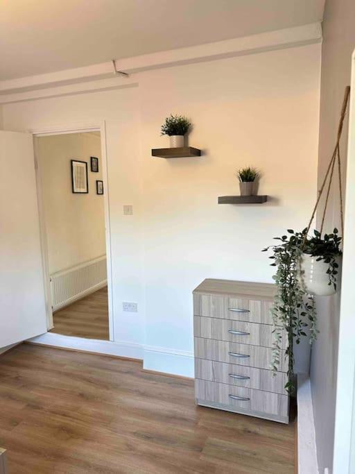 2 Bed Apt Sofa Bed Up To 6 London Eksteriør bilde