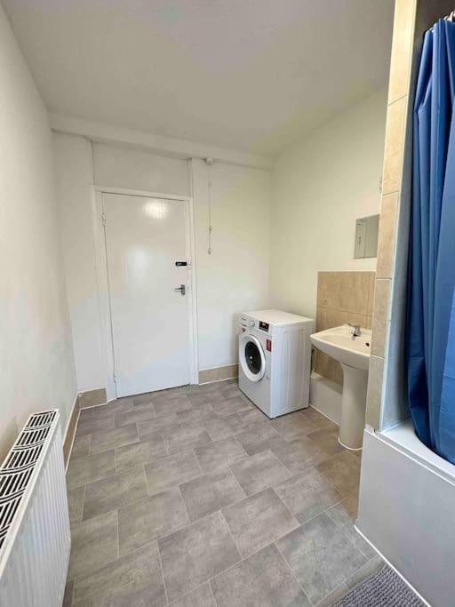 2 Bed Apt Sofa Bed Up To 6 London Eksteriør bilde