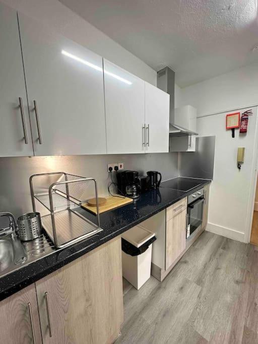 2 Bed Apt Sofa Bed Up To 6 London Eksteriør bilde