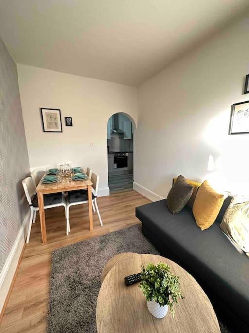 2 Bed Apt Sofa Bed Up To 6 London Eksteriør bilde