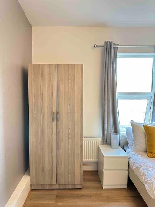 2 Bed Apt Sofa Bed Up To 6 London Eksteriør bilde