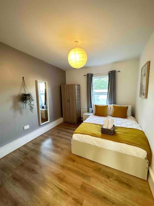 2 Bed Apt Sofa Bed Up To 6 London Eksteriør bilde