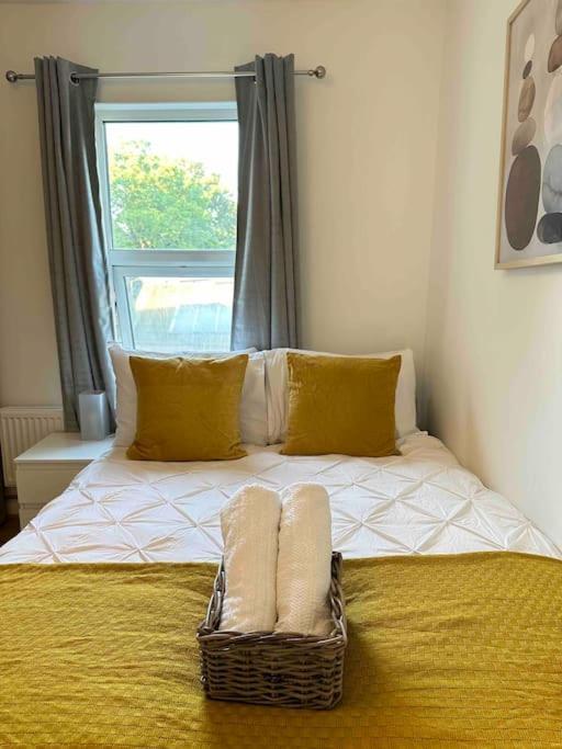 2 Bed Apt Sofa Bed Up To 6 London Eksteriør bilde